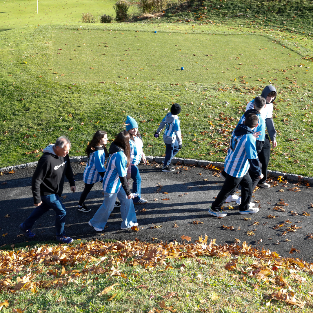 Students with lung cancer awareness ribbons