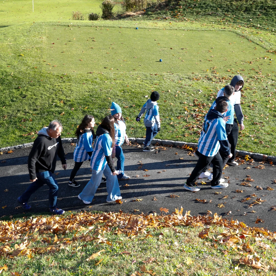 Students with lung cancer awareness ribbons